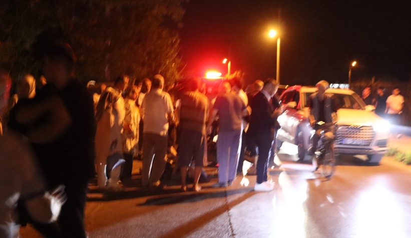 akyazi-da-motosiklet-yayalara-carpti-3-yaralinkvkskfvm0