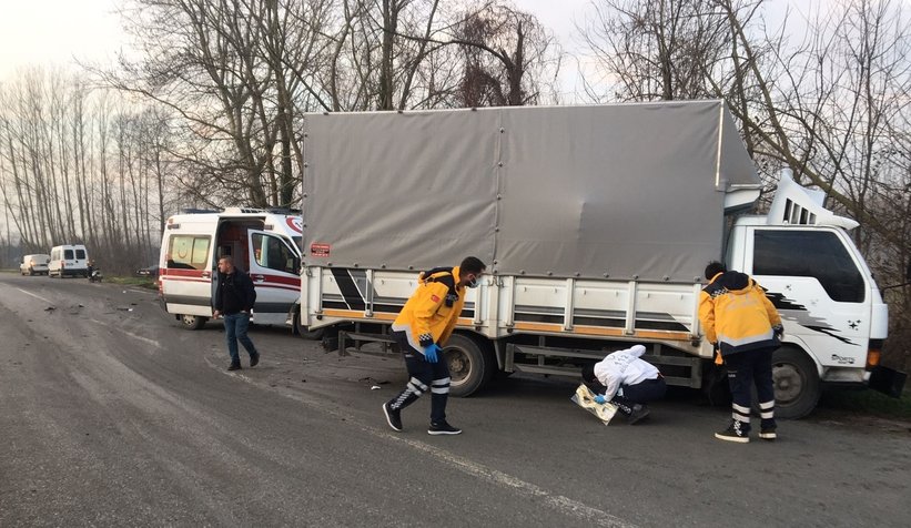Akyazı'da motosikletli kamyonun altında can verdi