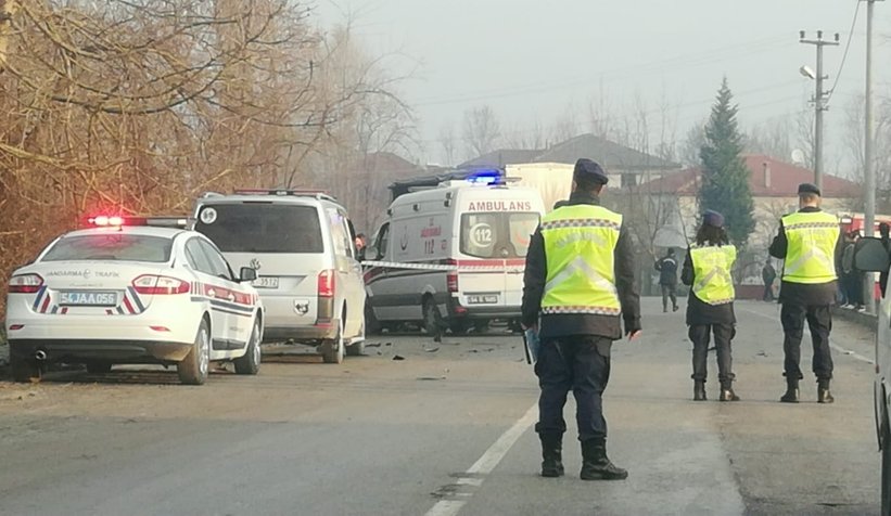 Akyazı'da motosikletli kamyonun altında can verdi