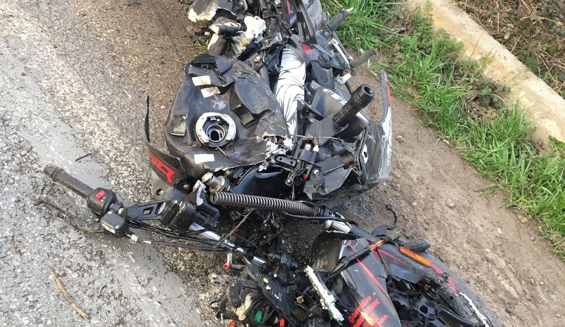 Akyazı'da motosikletli kamyonun altında can verdi