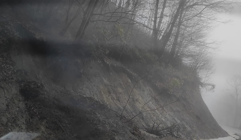 Akyazı'da o yol heyelan nedeniyle ulaşıma kapandı