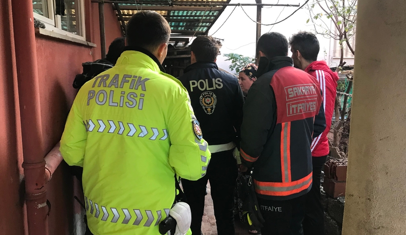 Akyazı'da odunluk yandı