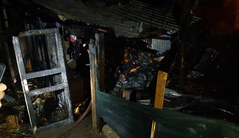 Akyazı'da odunluk yandı