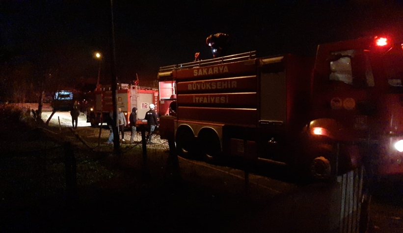 Akyazı'da odunluk yandı