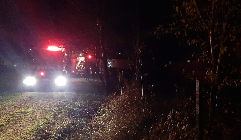 Akyazı'da odunluk yandı