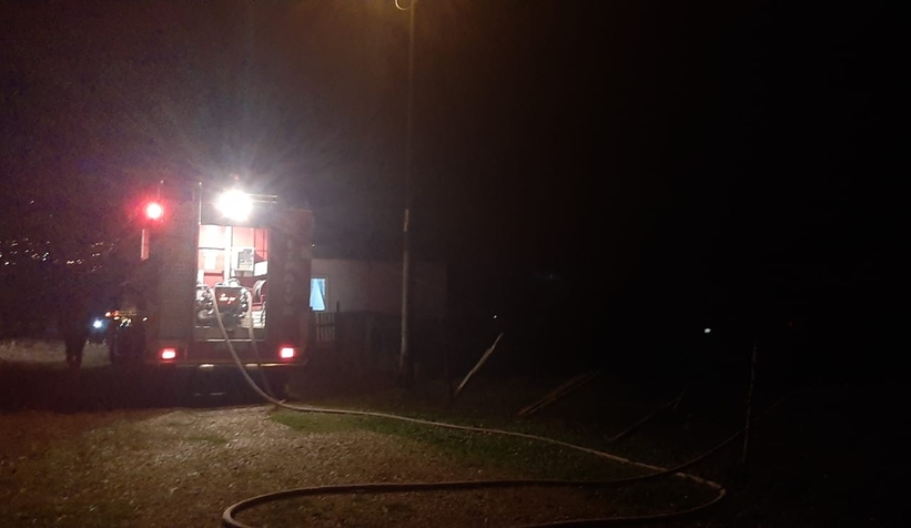 Akyazı'da odunluk yandı