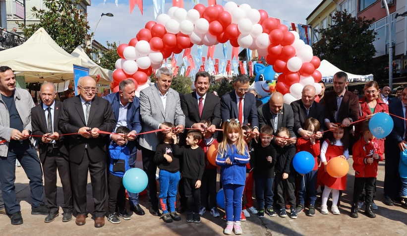 Akyazı'da okul öncesi eğitim şenliği düzenlendi