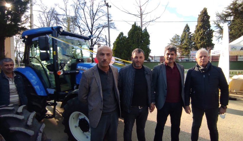 Akyazı'da orman köylülerine hibe destekli 10 traktör verildi