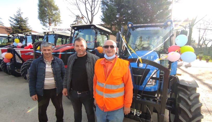 Akyazı'da orman köylülerine hibe destekli 10 traktör verildi