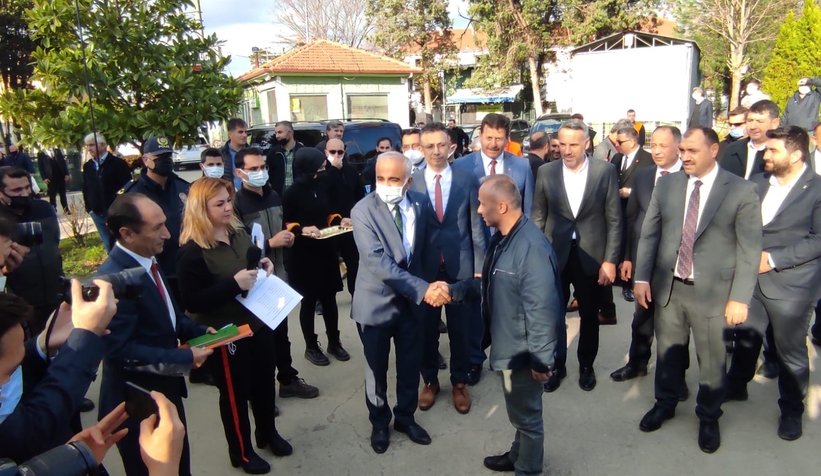 Akyazı'da orman köylülerine hibe destekli 10 traktör verildi