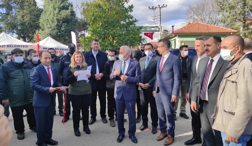 Akyazı'da orman köylülerine hibe destekli 10 traktör verildi