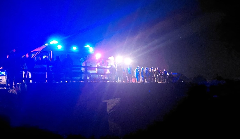 Akyazı'da otomobil dereye uçtu