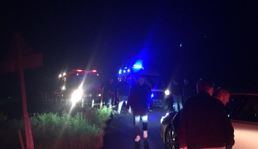 Akyazı'da otomobil dereye uçtu