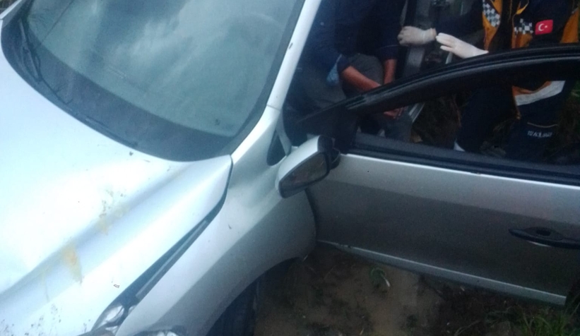 Akyazı'da otomobil su kanalına uçtu: 1 yaralı