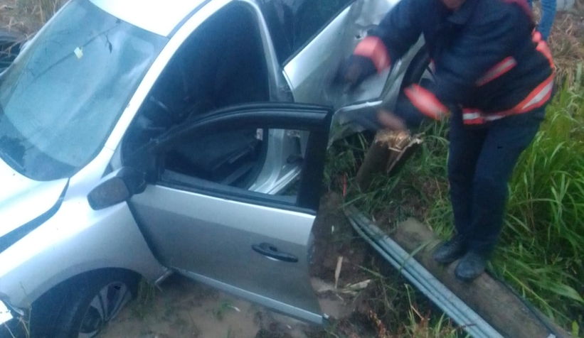 Akyazı'da otomobil su kanalına uçtu: 1 yaralı