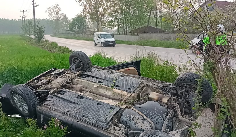 Akyazı'da otomobil takla attı