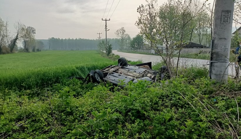 Akyazı'da otomobil takla attı