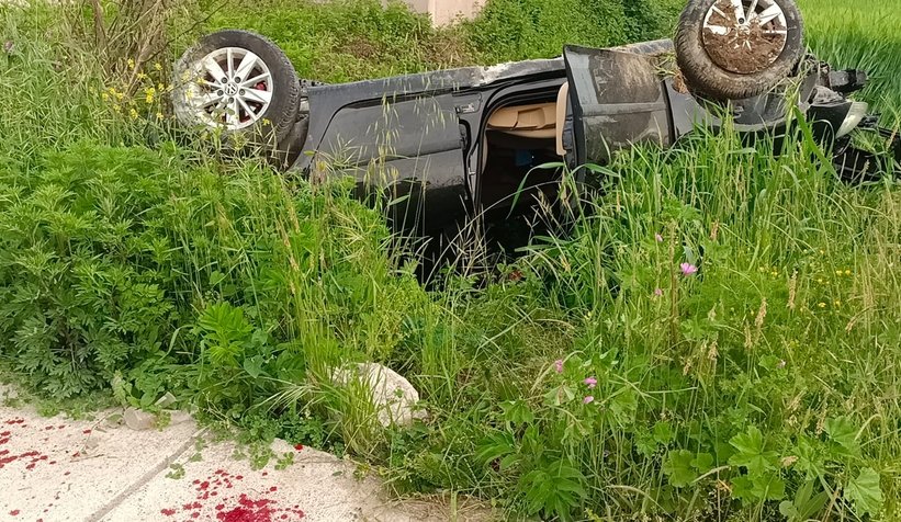 Akyazı'da otomobil takla attı