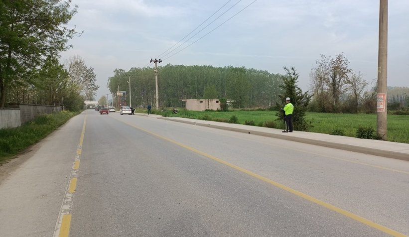 Akyazı'da otomobil takla attı