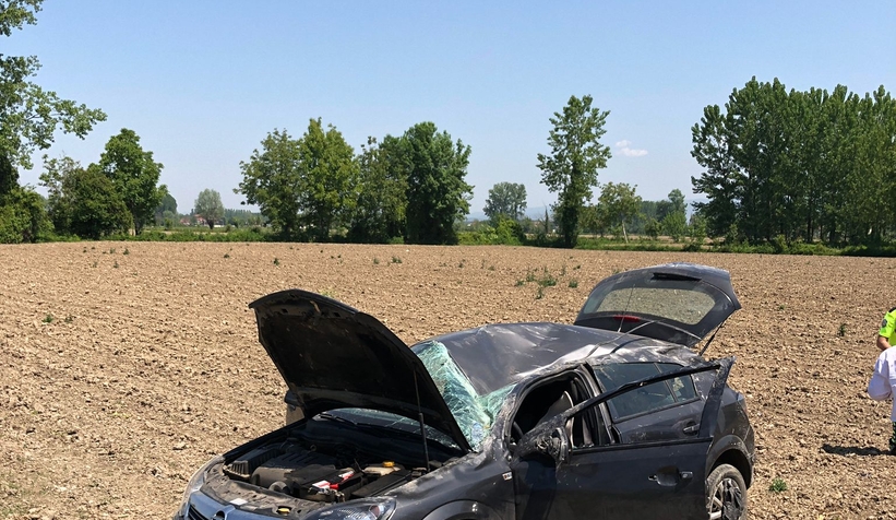 Akyazı'da Otomobil Takla Attı