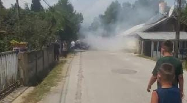 Akyazı'da otomobil yandı