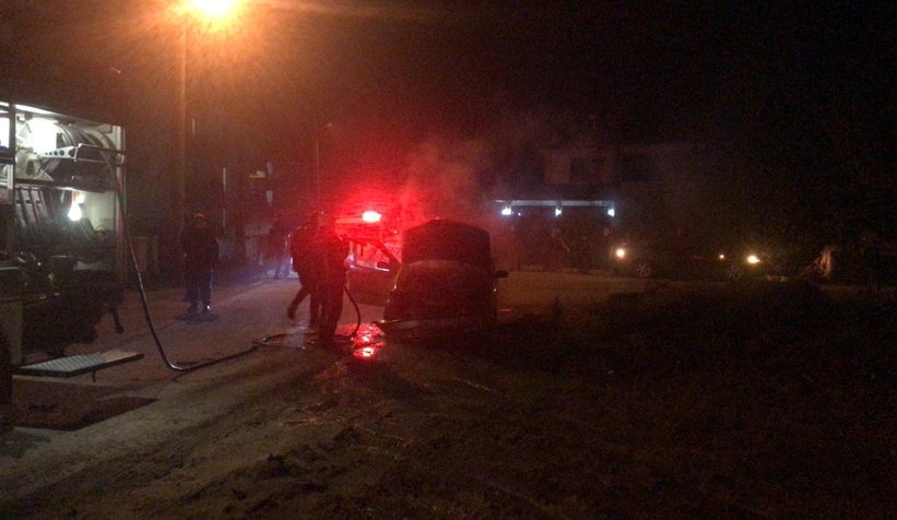 Akyazı'da otomobilde yangın