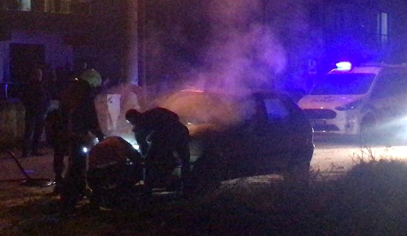 Akyazı'da otomobilde yangın