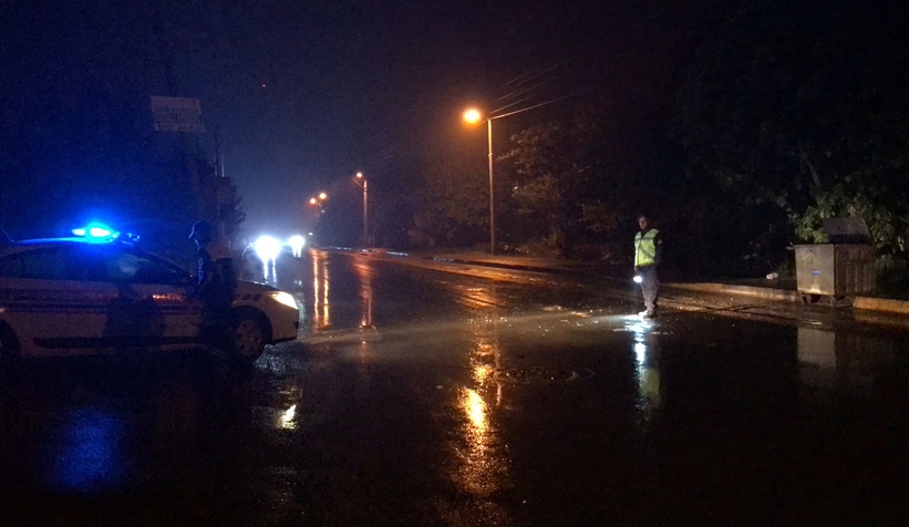 Akyazı'da otomobile çarpışan motosiklet sürücü yaralandı