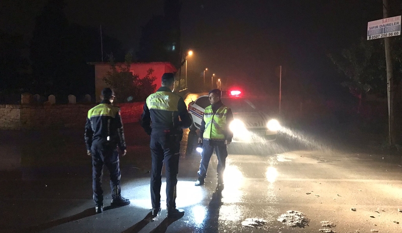 Akyazı'da otomobile çarpışan motosiklet sürücü yaralandı