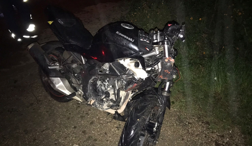 Akyazı'da otomobile çarpışan motosiklet sürücü yaralandı