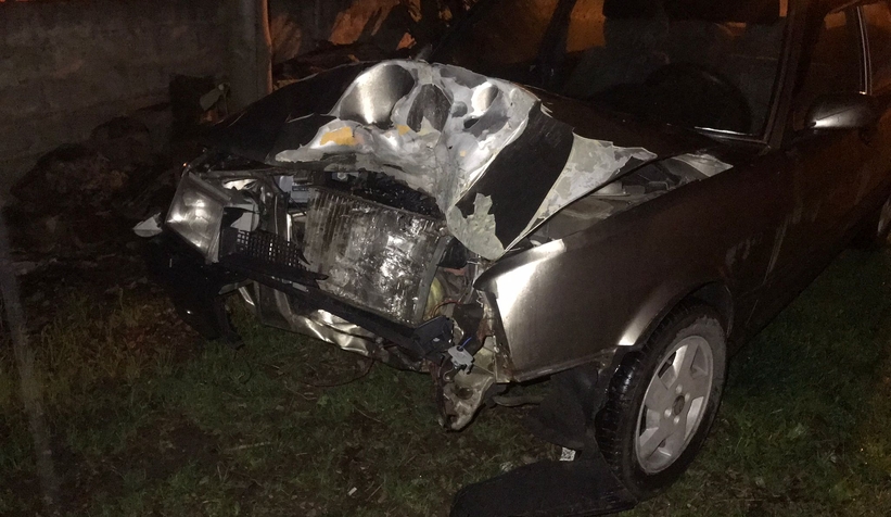 Akyazı'da otomobile çarpışan motosiklet sürücü yaralandı