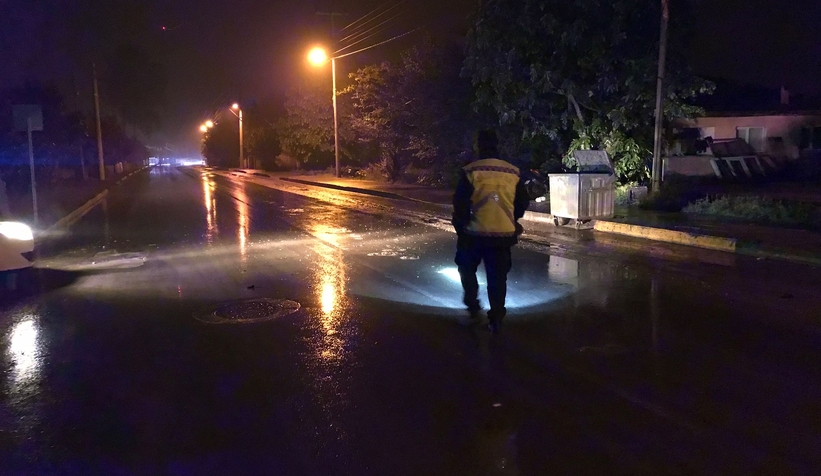 Akyazı'da otomobile çarpışan motosiklet sürücü yaralandı