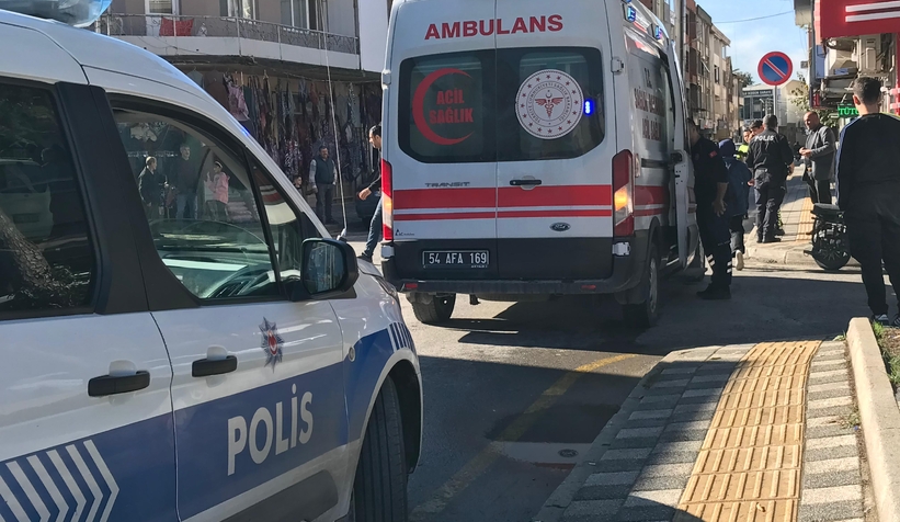 Akyazı'da otomobilin çarptığı yaya yaralandı
