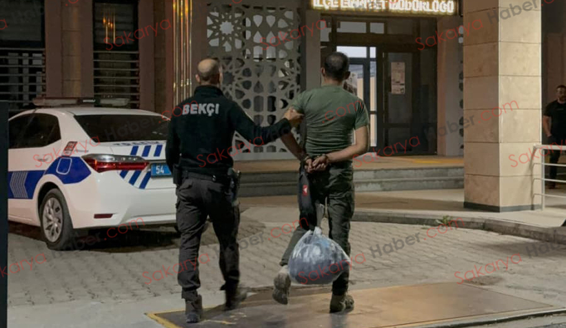 Akyazı'da park halindeki otomobile saldırı