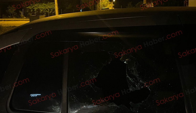 Akyazı'da park halindeki otomobile saldırı