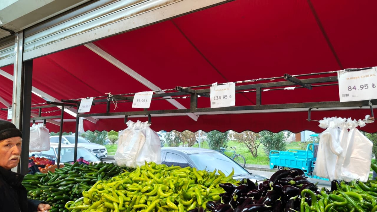 Akyazı'da pazar market arasındaki fiyat uçurumuna tepki