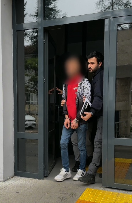 Akyazı'da polis aranan kişiyi yakaladı