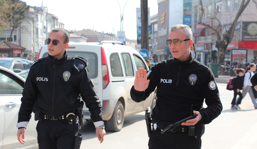 akyazi-da-polis-kus-ucurtmuyorbg8yvwvnm3