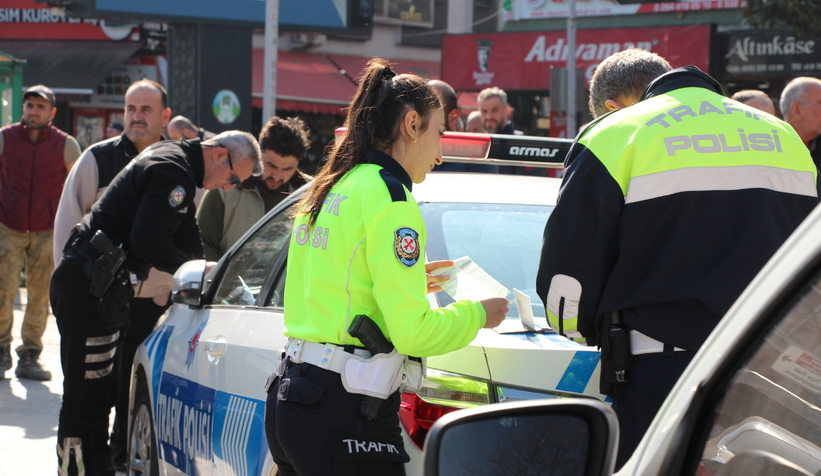 akyazi-da-polis-kus-ucurtmuyorbg8yvwvnm3