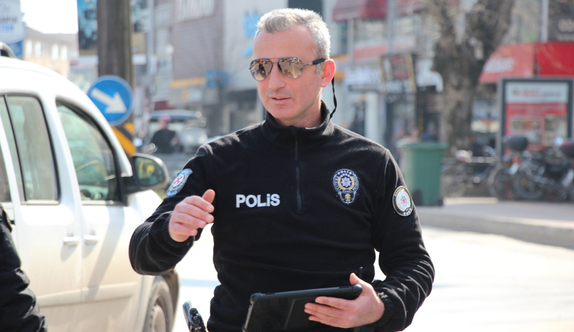 akyazi-da-polis-kus-ucurtmuyorbg8yvwvnm3
