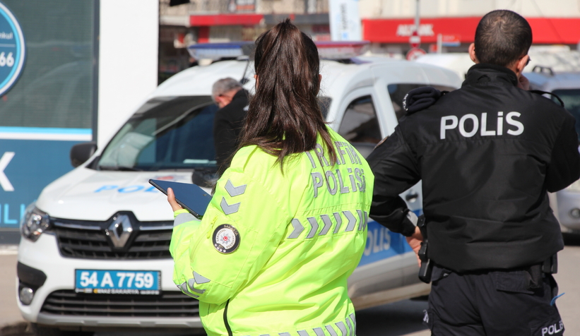 akyazi-da-polis-kus-ucurtmuyorbg8yvwvnm3