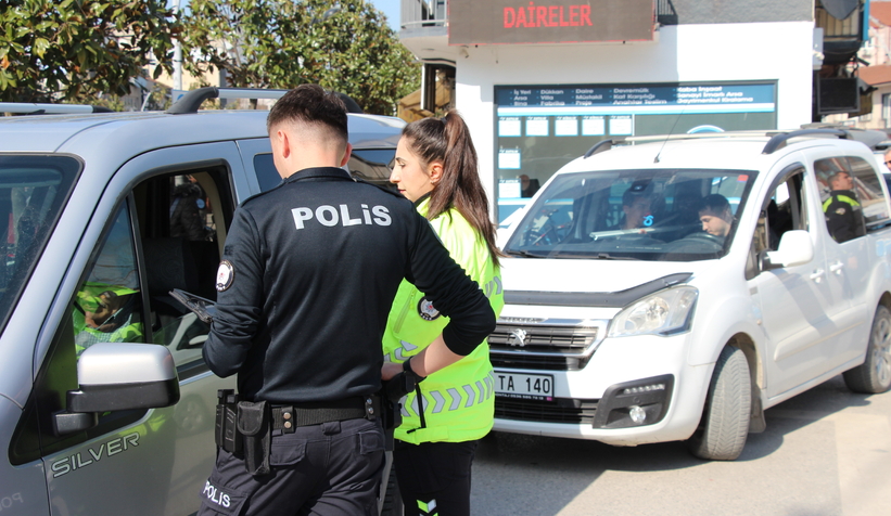 akyazi-da-polis-kus-ucurtmuyorbg8yvwvnm3