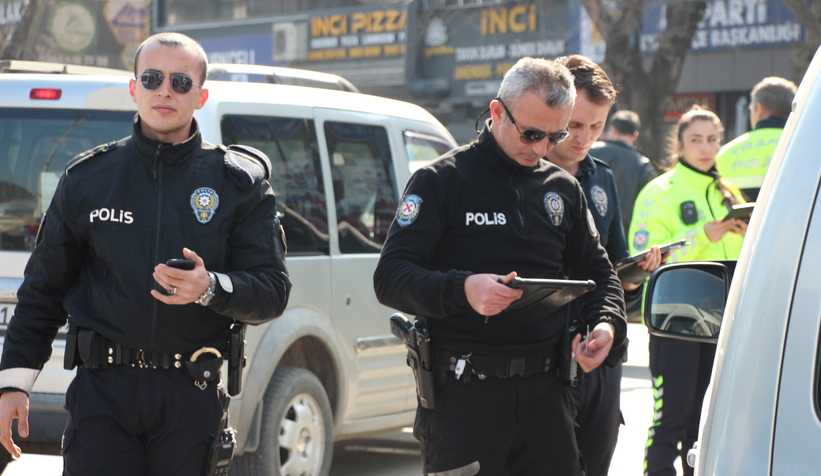 akyazi-da-polis-kus-ucurtmuyorbg8yvwvnm3