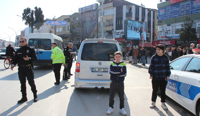 akyazi-da-polis-kus-ucurtmuyorbg8yvwvnm3
