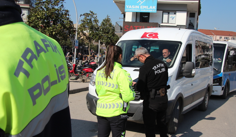 akyazi-da-polis-kus-ucurtmuyorbg8yvwvnm3