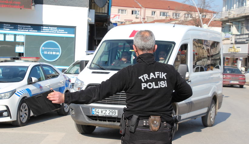 akyazi-da-polis-kus-ucurtmuyorbg8yvwvnm3