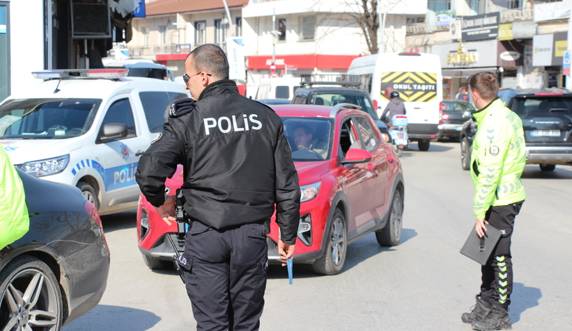 akyazi-da-polis-kus-ucurtmuyorbg8yvwvnm3