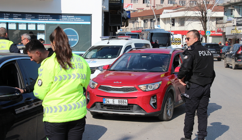 akyazi-da-polis-kus-ucurtmuyorbg8yvwvnm3