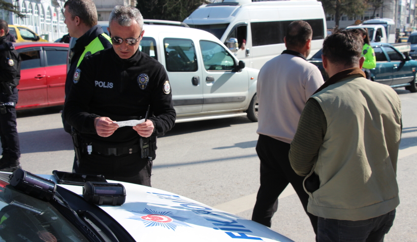 akyazi-da-polis-kus-ucurtmuyorbg8yvwvnm3