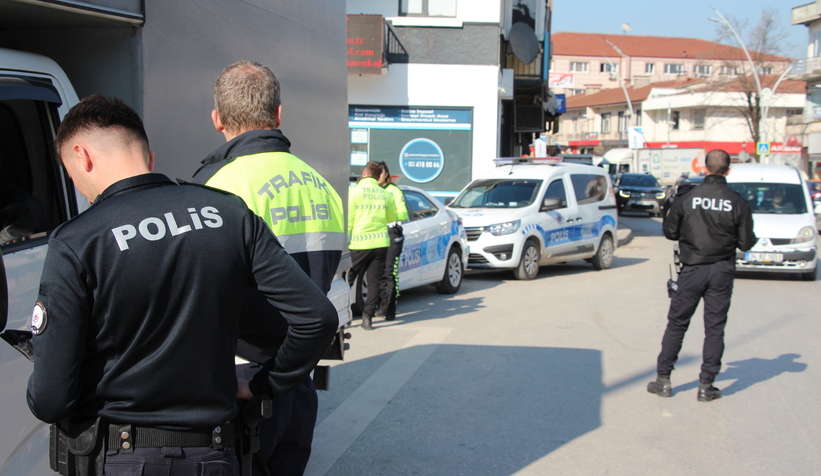 akyazi-da-polis-kus-ucurtmuyorbg8yvwvnm3